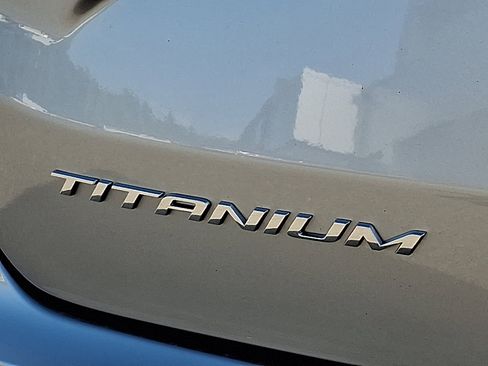 Used 2022 Ford Edge Titanium image 30