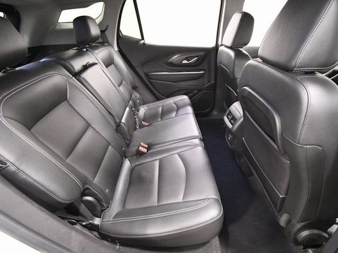 Used 2024 GMC Terrain SLT image 17