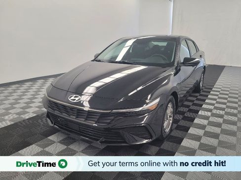 Used 2025 Hyundai Elantra SE FWD image 1