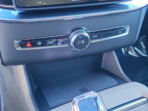 New 2026 Volvo XC90 B6 Plus w/ Protection Package Premier image 14