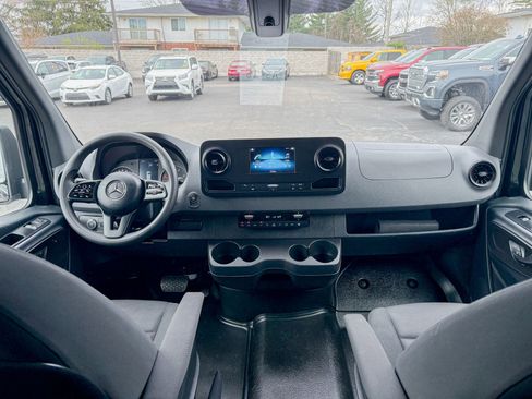 Used 2024 Mercedes-Benz Sprinter 2500 image 6