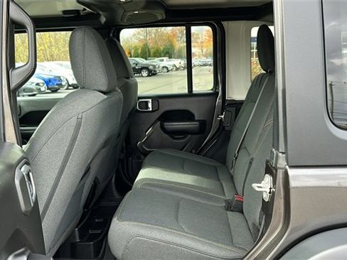 Used 2024 Jeep Wrangler Unlimited image 23