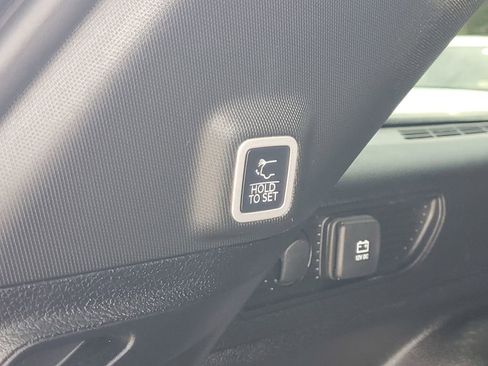 Used 2025 Jeep Grand Cherokee Altitude AWD/4WD image 9