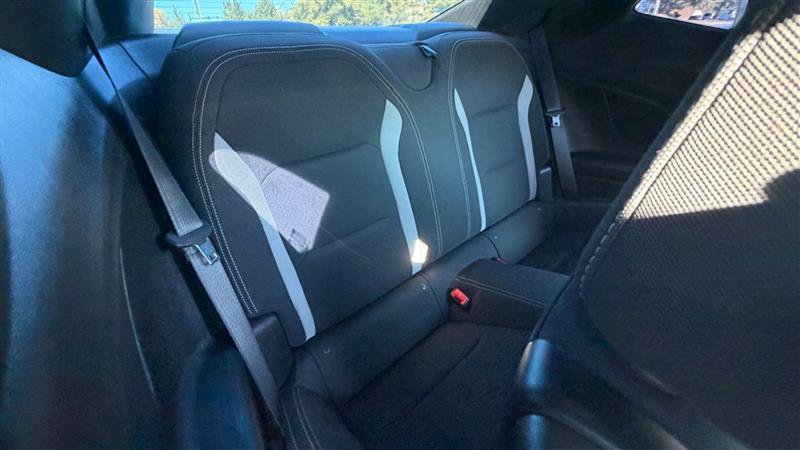 Used 2019 Chevrolet Camaro LT RWD image 9