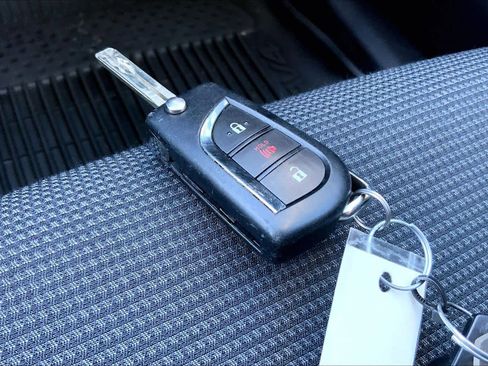 Used 2022 Toyota RAV4 LE image 12