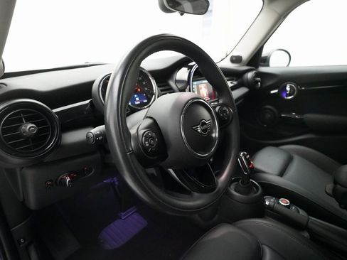 Used 2020 MINI Cooper 4-Door Hardtop image 8