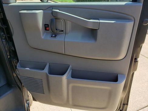 Used 2018 Chevrolet Express 2500 w/ Driver Convenience Package RWD image 17