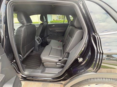 Certified 2023 Volkswagen Atlas Cross Sport SE FWD image 4