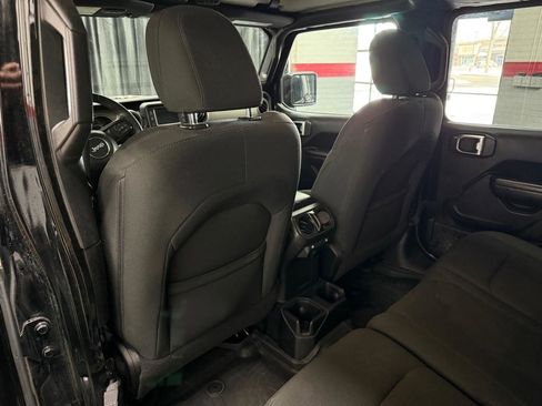 Used 2018 Jeep Wrangler Unlimited Sport S image 19