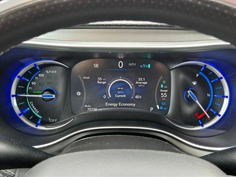 Used 2021 Chrysler Pacifica Limited w/ Uconnect Theater Family Group FWD image 15