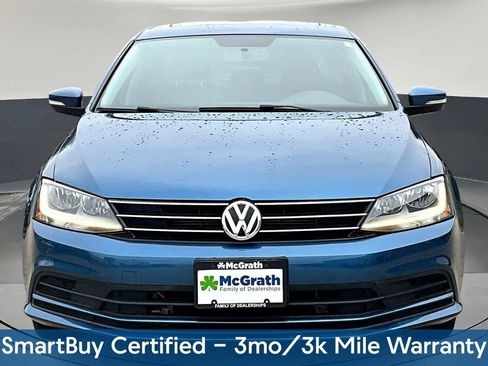 Used 2017 Volkswagen Jetta SE image 2