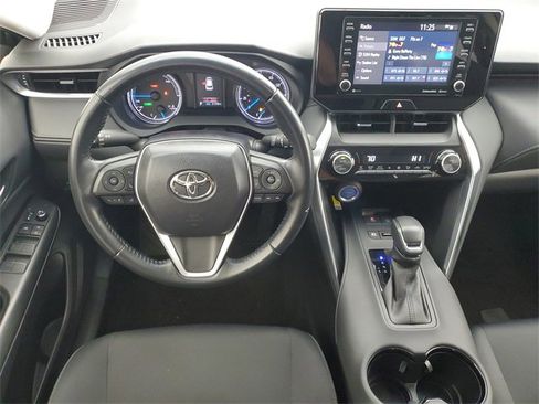 Used 2022 Toyota Venza LE image 18