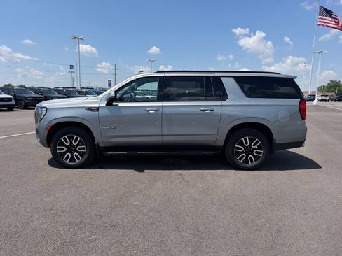 Used 2023 GMC Yukon XL AT4 AWD/4WD image 9