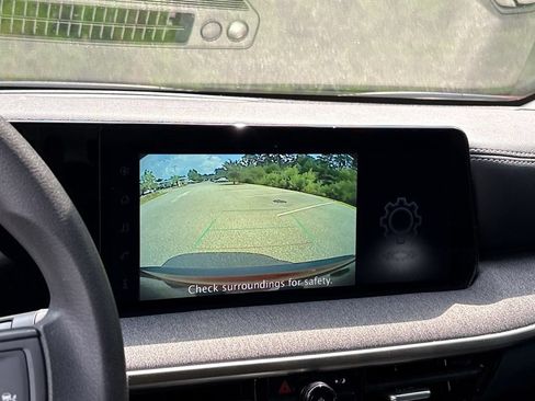 Used 2025 Nissan Kicks SV FWD image 12