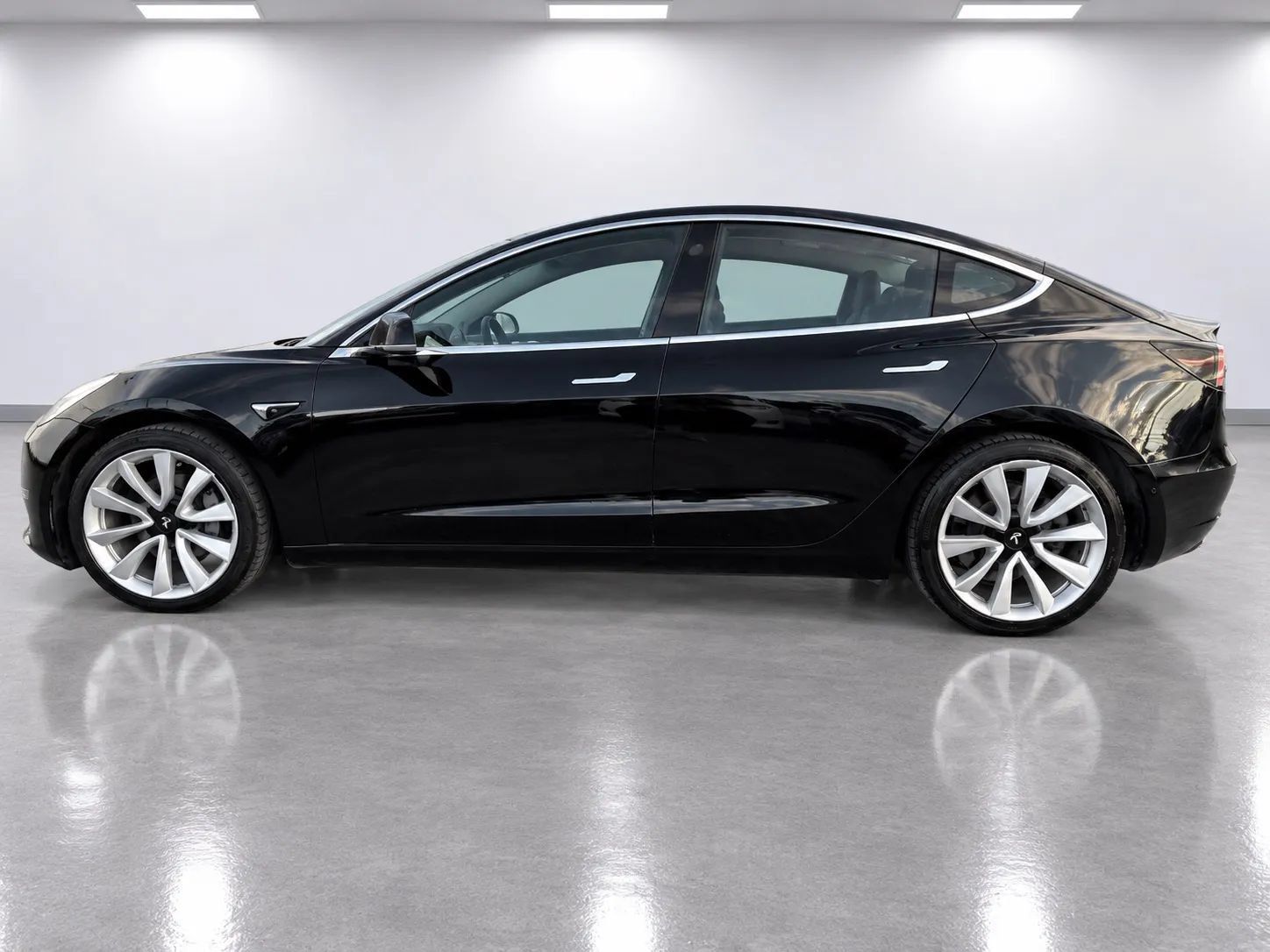 Used 2018 Tesla Model 3 Mid Range RWD image 8