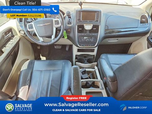 Used 2016 Chrysler Town & Country Touring FWD image 11
