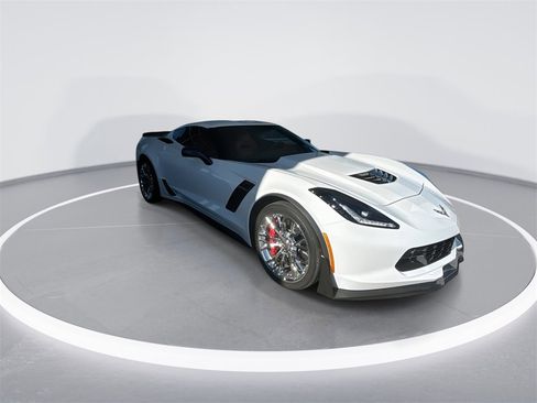 Used 2015 Chevrolet Corvette Z06 w/ 3LZ Preferred Equipment Group image 2