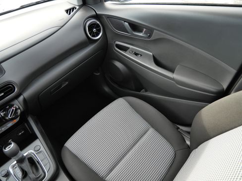 Certified 2023 Hyundai Kona SE image 11