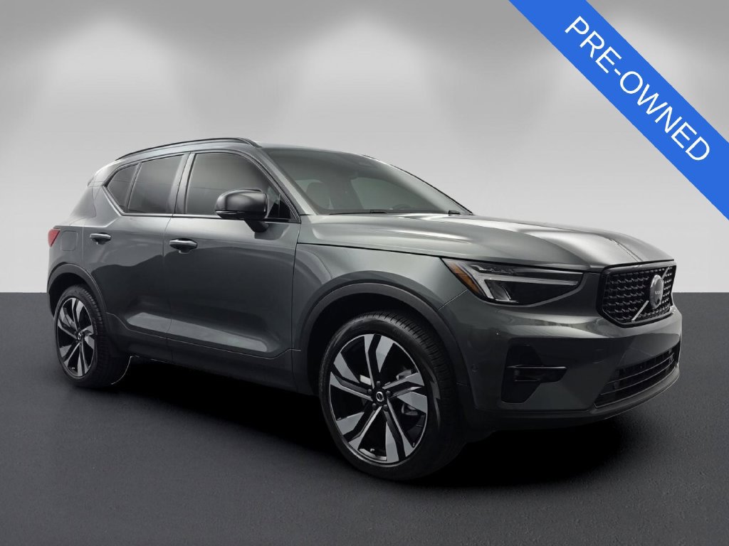 Used 2026 Volvo XC40 B4 Plus w/ Protection Package FWD image 1