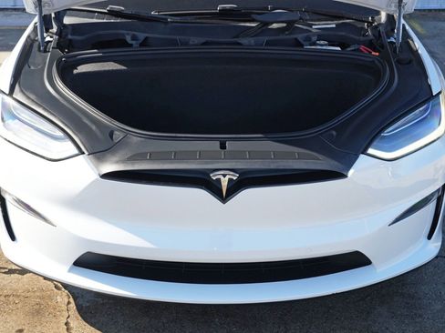 Used 2022 Tesla Model X image 8