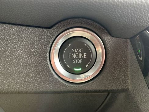 Used 2025 Chevrolet Traverse LT w/ Driver Confidence Package FWD image 17