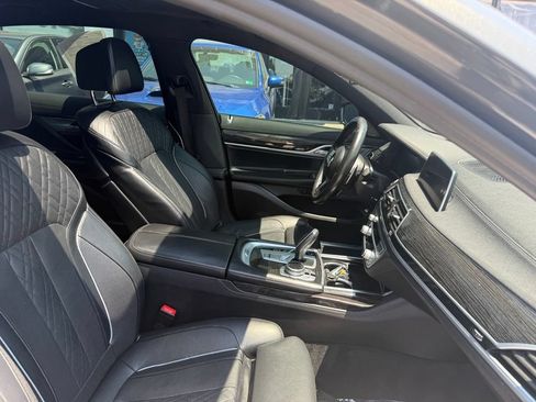 Used 2021 BMW 750i xDrive w/ M Sport Package AWD/4WD image 9