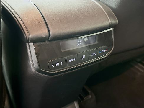 Used 2024 Toyota Highlander LE image 28