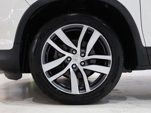 Used 2018 Honda Pilot Touring image 11