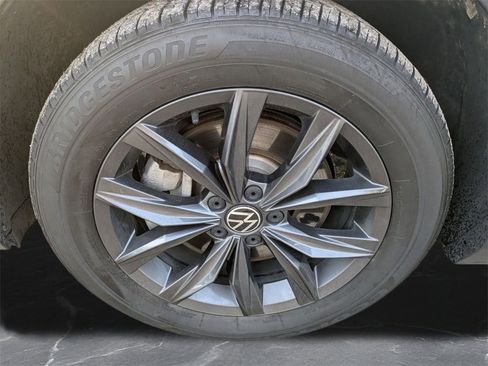Used 2022 Volkswagen Tiguan SE image 32