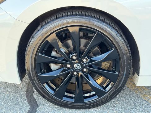 Used 2020 Nissan Maxima SR image 10