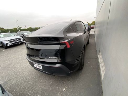 Used 2026 Tesla Model Y AWD image 3