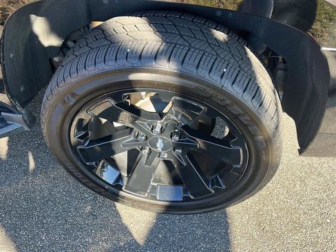 Used 2018 Chevrolet Tahoe LT w/ Luxury Package image 2