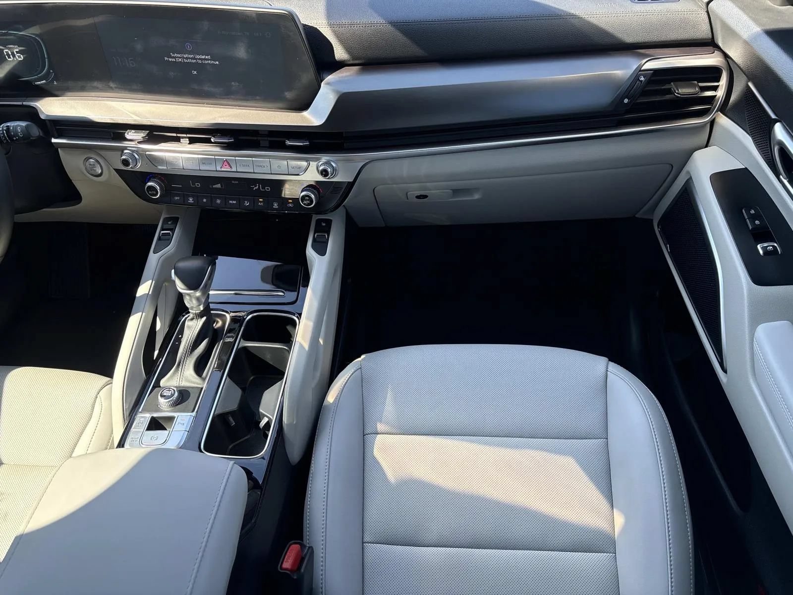 Used 2025 Kia Telluride S FWD image 14