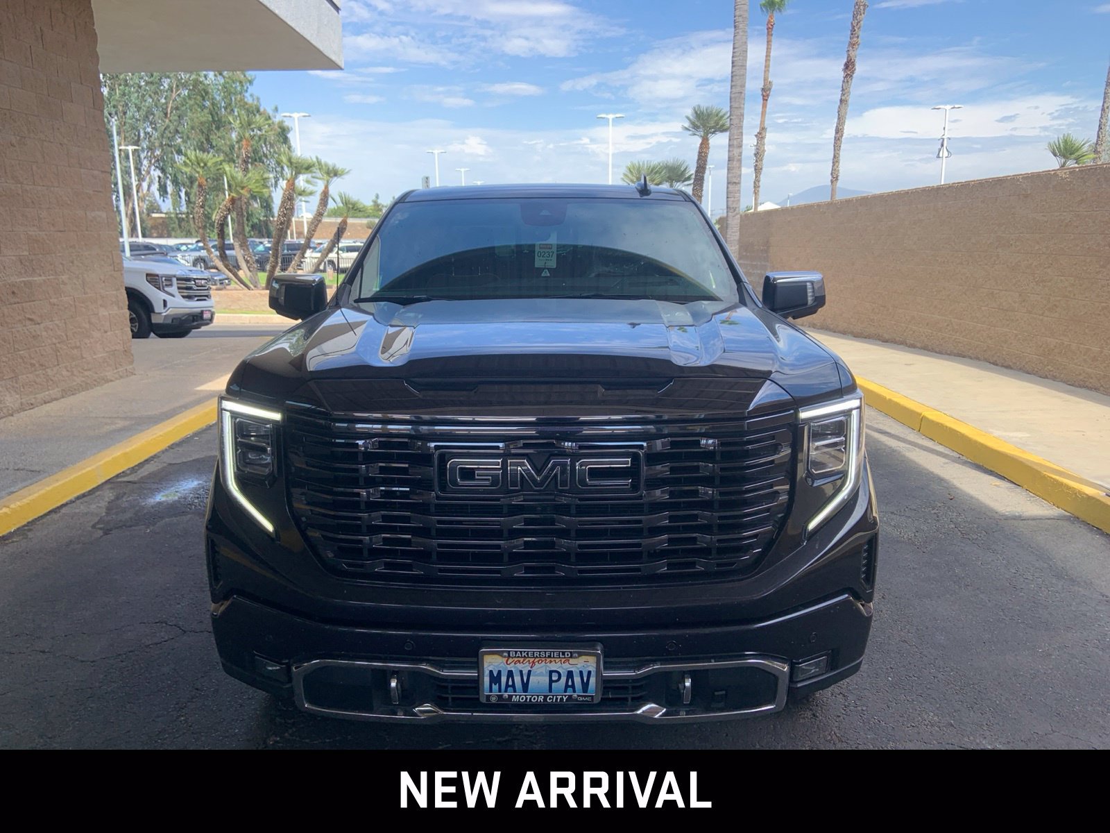 Used 2022 GMC Sierra 1500 Denali Ultimate AWD/4WD image 2