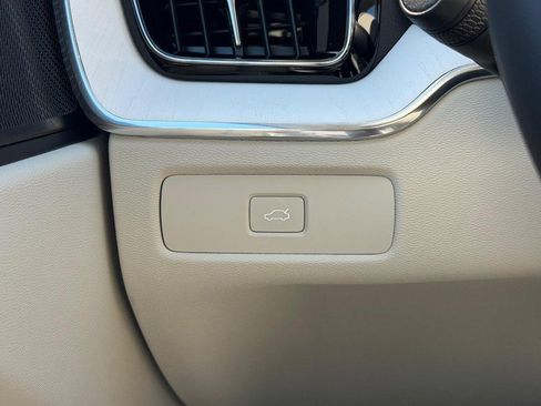 New 2026 Volvo XC60 B5 Ultra w/ Protection Package Premier image 12