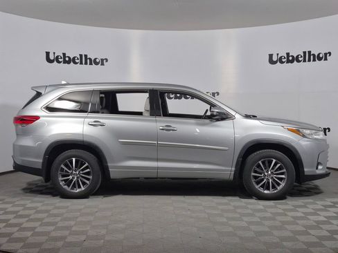 Used 2018 Toyota Highlander XLE AWD/4WD image 8