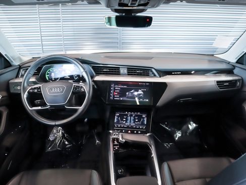 Used 2024 Audi Q8 e-tron Premium Plus w/ Premium Plus Package image 10