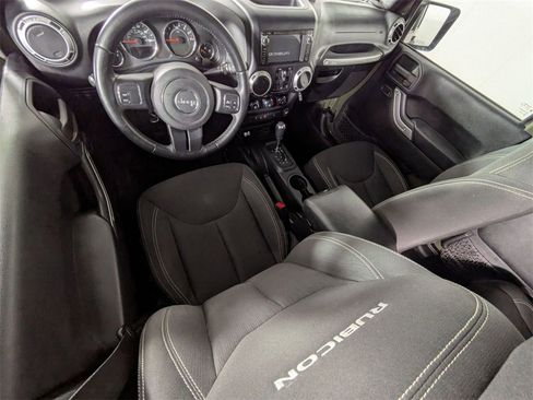 Used 2016 Jeep Wrangler Unlimited Rubicon image 9