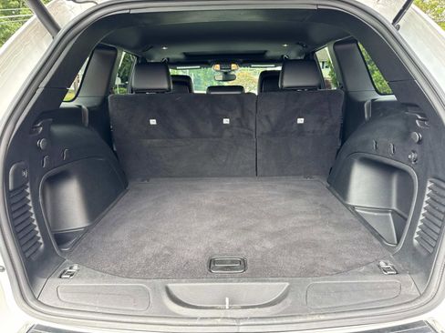 Used 2022 Jeep Grand Cherokee Limited image 8