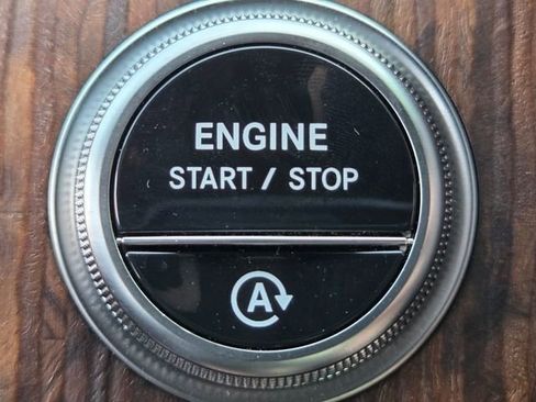 Used 2026 Mercedes-Benz GLC 300 4MATIC image 34