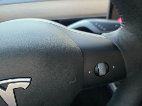 Used 2021 Tesla Model Y Long Range image 29