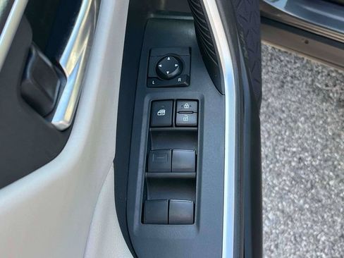 Used 2019 Toyota RAV4 XLE w/ Convenience Package AWD/4WD image 14