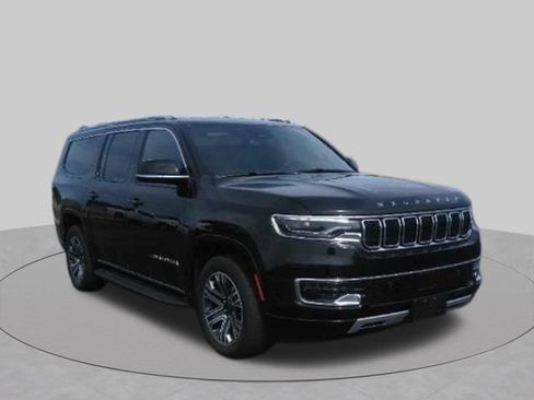 Used 2024 Jeep Wagoneer L Series II w/ Flexible Seating Group AWD/4WD image 2