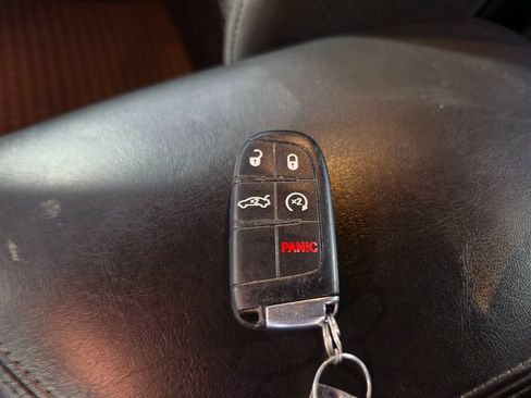 Used 2019 Dodge Challenger SXT w/ Driver Convenience Group RWD image 10