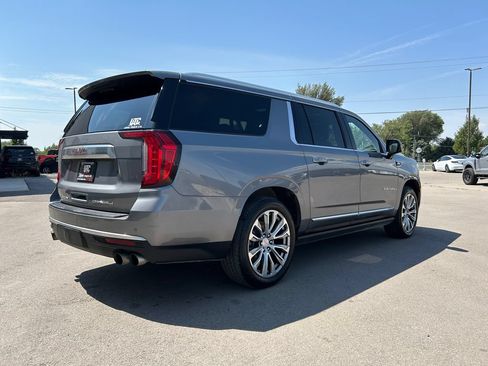 Used 2021 GMC Yukon XL Denali w/ Denali Ultimate Package AWD/4WD image 3