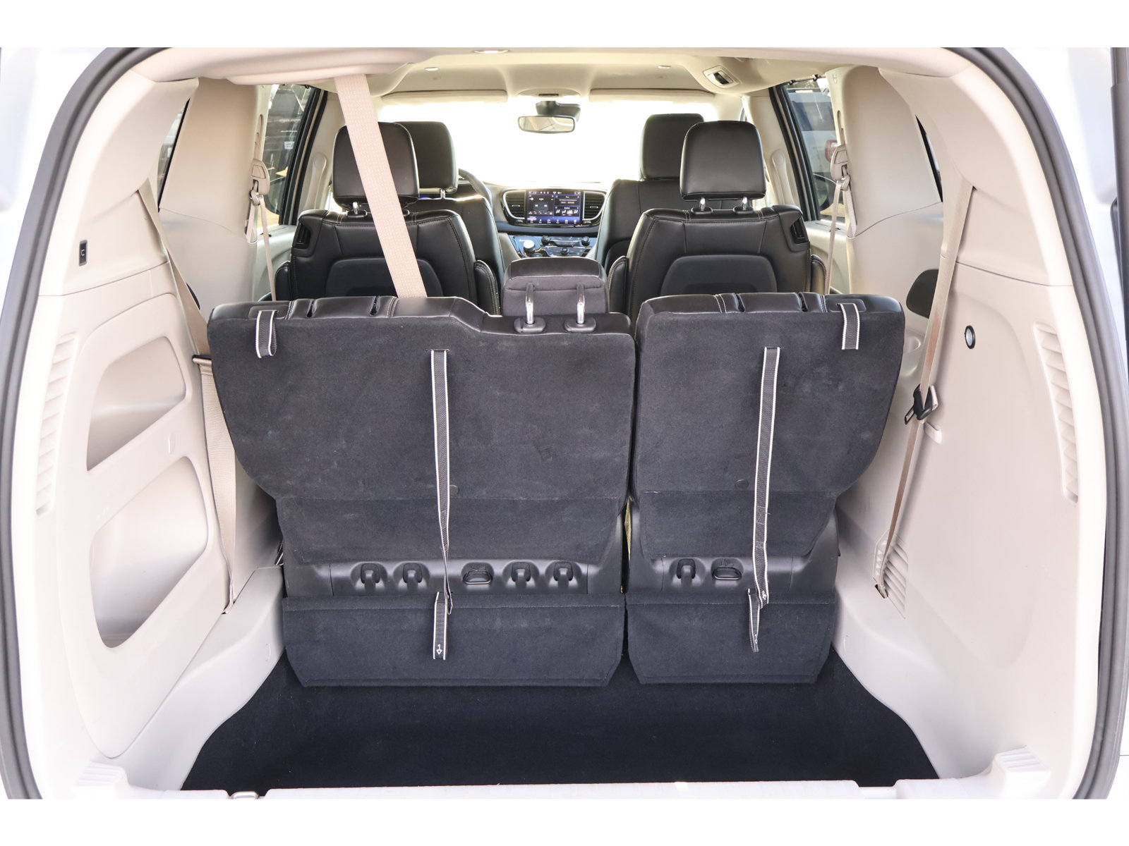 Used 2024 Chrysler Pacifica Touring-L FWD image 17