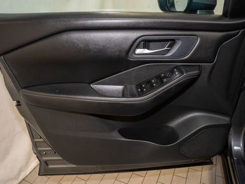 Used 2024 Nissan Rogue SV image 12