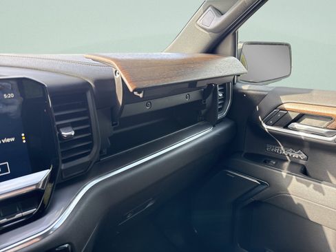 Used 2023 Chevrolet Silverado 1500 High Country AWD/4WD image 17