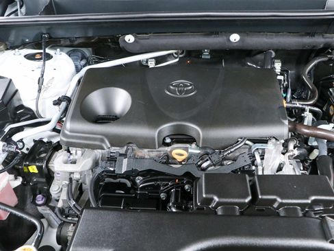 Used 2020 Toyota RAV4 LE FWD image 29