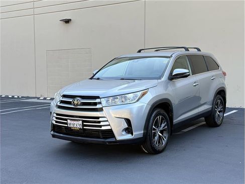 Used 2019 Toyota Highlander LE FWD image 4